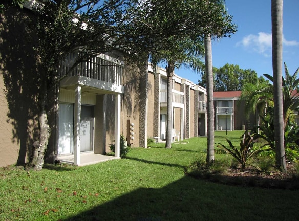 The Easton Apartments - Brandon, FL