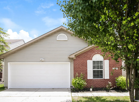 4231 Village Trace Dr - Indianapolis, IN