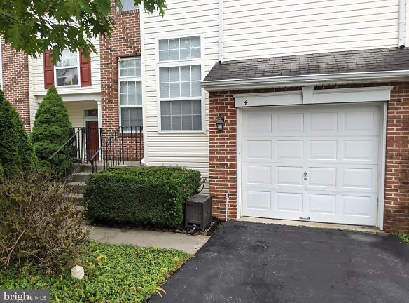 4 Penmore Pl - Collegeville, PA