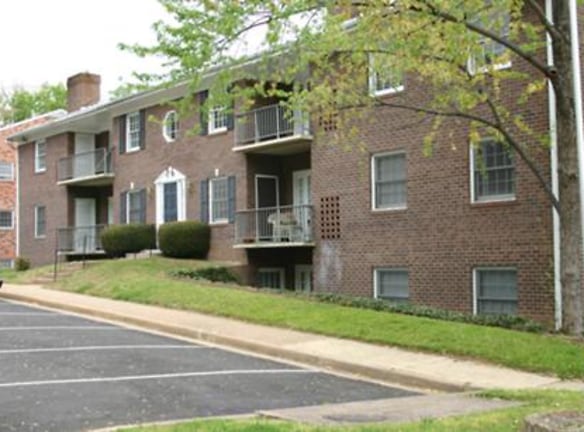 Stratford Square Apartments - Fredericksburg, VA