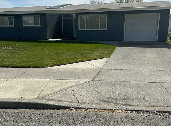 9020 McConnell Dr - Moses Lake, WA