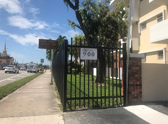 Halcyon House Apartments - Miami, FL