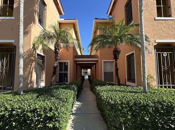 3549 Forest Hill Blvd #19 - Palm Springs, FL
