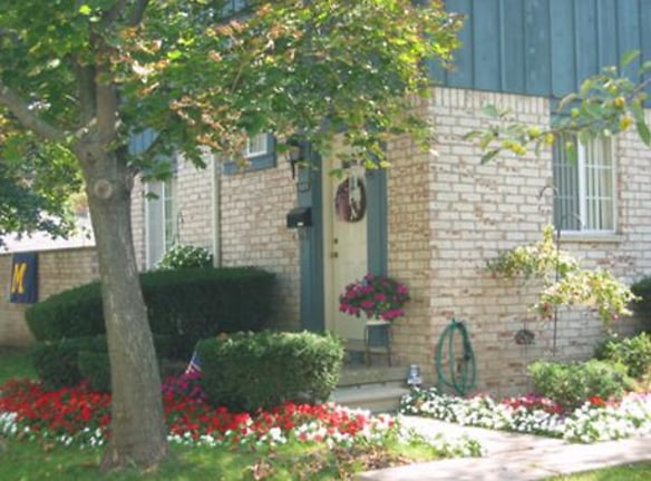 The Cloisters Townhouses Apartments - Clawson, MI