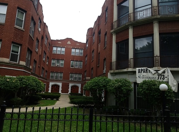 Ingleside Building Apartments - Chicago, IL