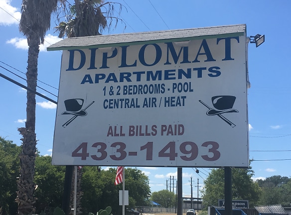 Diplomat Apartments - San Antonio, TX