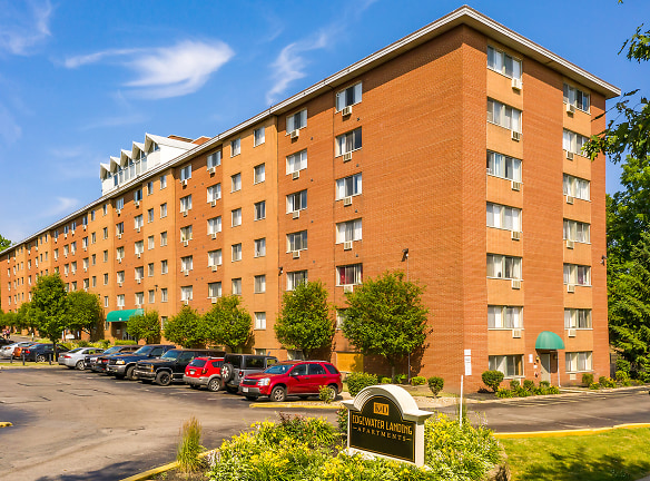 Edgewater Landing Apartments - Cleveland, OH