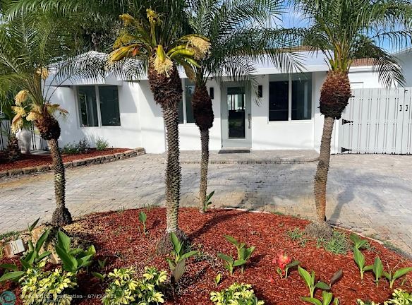 2201 NE 9th Ave #1 - Wilton Manors, FL