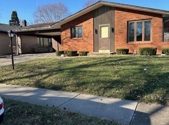 2337 Grinnell Dr - Springfield, IL