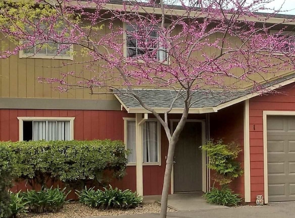 Pomona Townhomes Apartments - Chico, CA