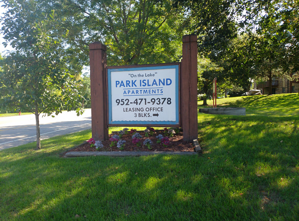Park Island Apartments - Spring Park, MN