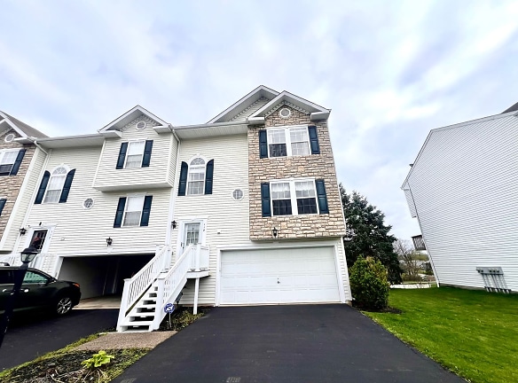 119 Antler Hollow Dr - Cranberry Township, PA