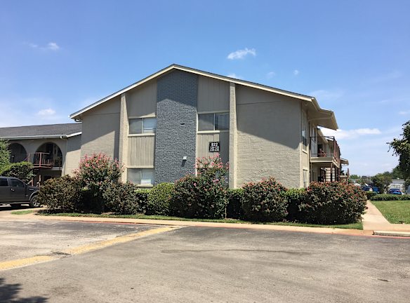 Centerville Crossing Apartments - Garland, TX