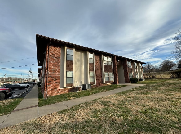 2940 N East Ave - Springfield, MO