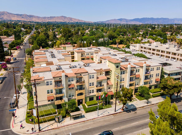 The Villagio Apartments - Northridge, CA
