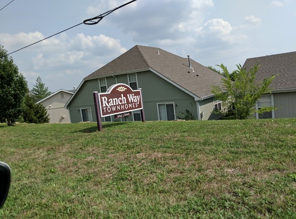 Ranch Way Townhomes Apartments - Lawrence, KS