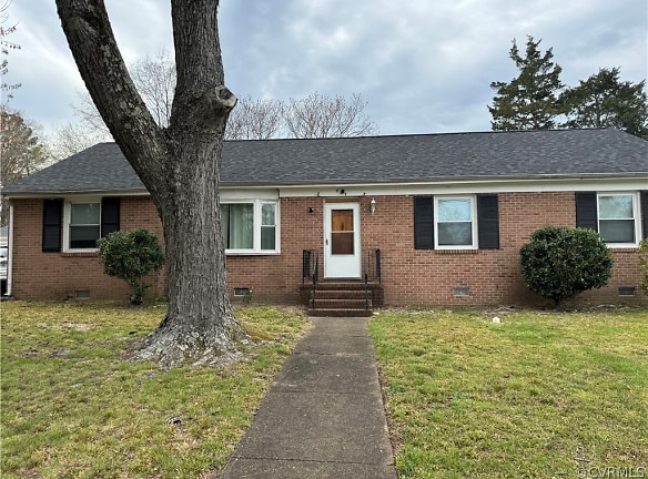 904 Forestview Dr - Colonial Heights, VA