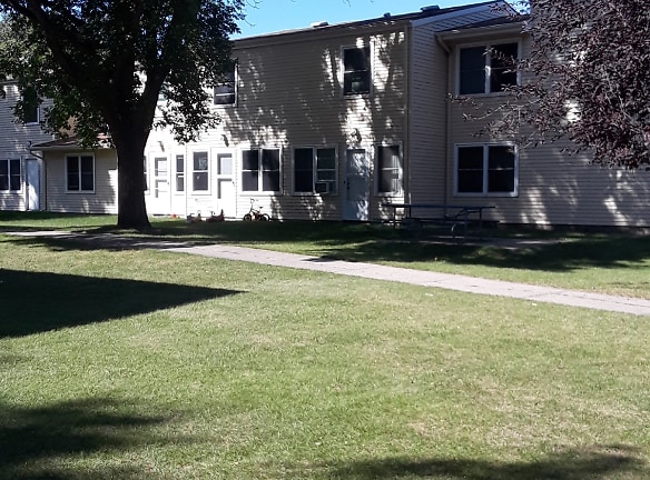 Holiday Air Apartments - Grand Forks, ND