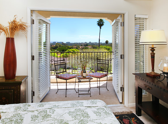 Town Park Villas Senior Living 55+ Apartments - San Diego, CA