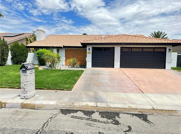 68240 Tachevah Dr - Cathedral City, CA