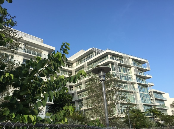 The Ritz Carlton Residences Miami Beach Apartments - Miami Beach, FL