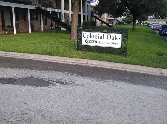 Colonial Oaks Apartments - Kerrville, TX