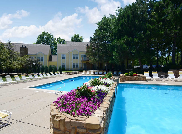 Country Club Place Apartments - Saint Charles, MO