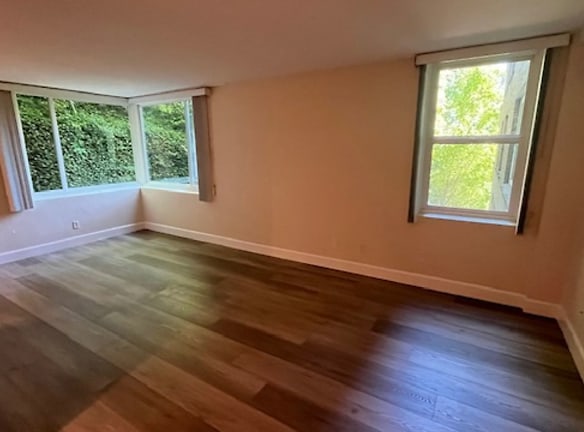 1205 SW Cardinell Dr unit 305 - Portland, OR
