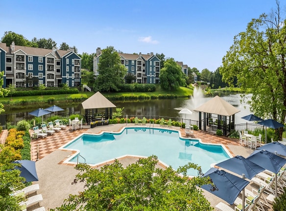 Lakeside Apartments - Centreville, VA