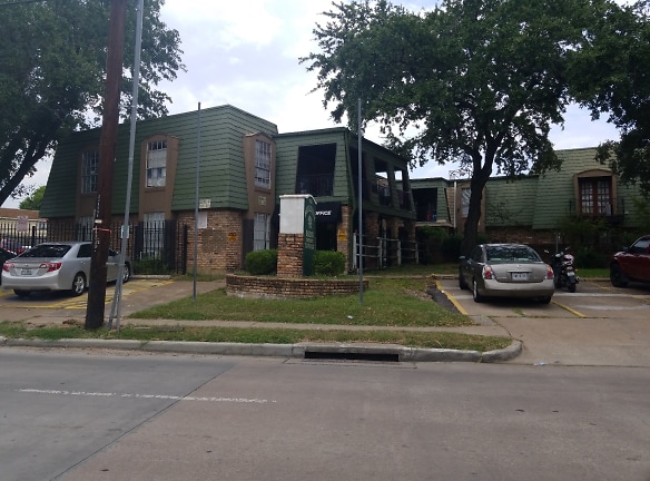 Bellerive Garden Apartments - Houston, TX