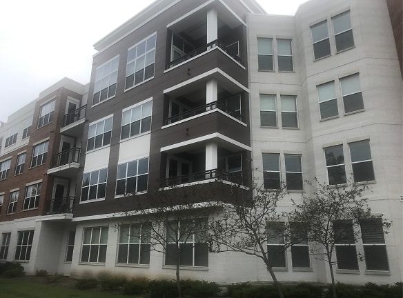 Commerce Park Place Apartments - Beachwood, OH