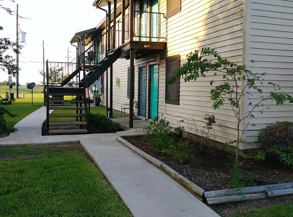 Country Village Apartments - Beaumont, TX