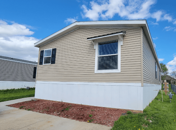 92 Golfview Ct - North Liberty, IA