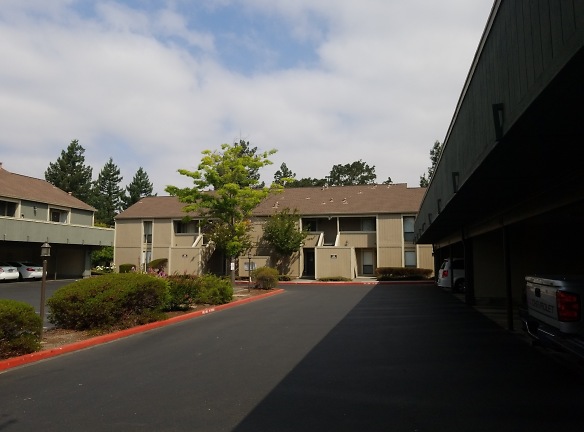 Oak Creek Apartments - Petaluma, CA