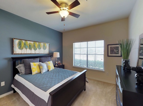 Oaks Riverchase Apartments - Coppell, TX