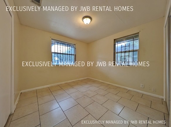 1864 13th St W - Jacksonville, FL