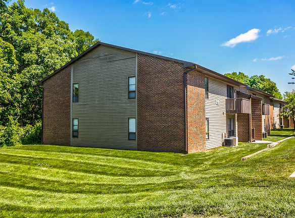 Forest Village Apartments - Columbia, MO