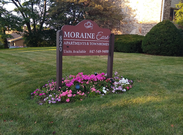 Moraine East Apartments - Libertyville, IL