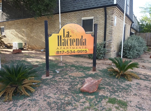 La Hacienda Apartments - Fort Worth, TX