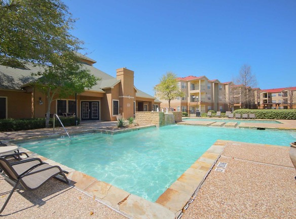 Landmark At Courtyard Villas Apartment Homes - Mesquite, TX