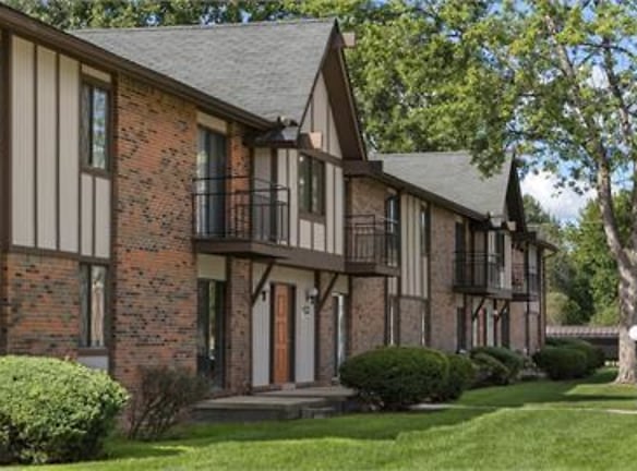 24311 Country Squire St unit 322 - Clinton Township, MI