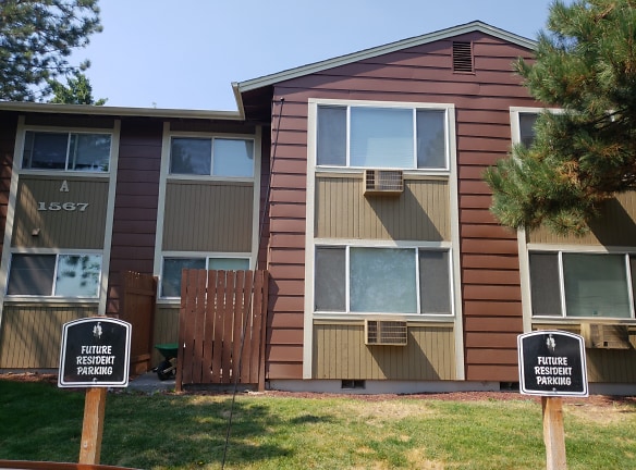 Pinewood Apartments - Bend, OR