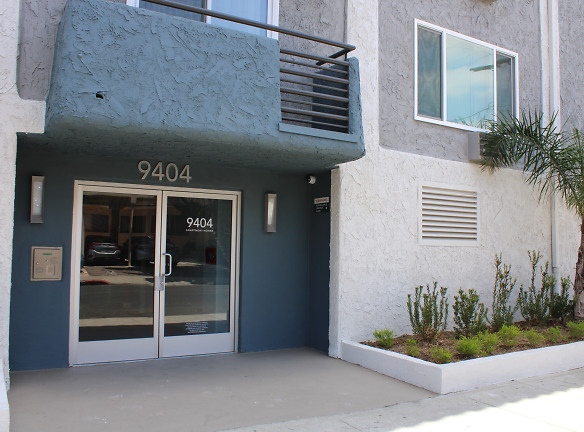9404 Apartment Homes - Los Angeles, CA