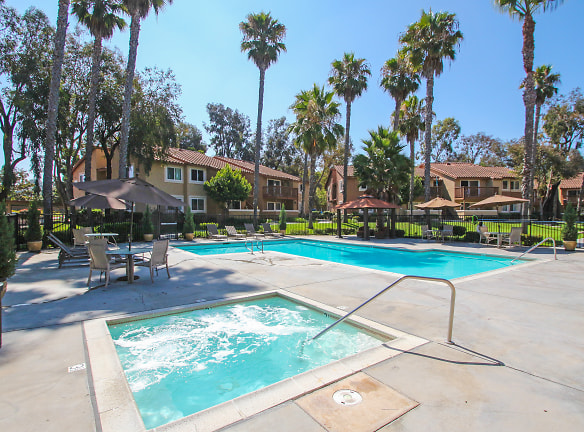 Villas At Camino Bernardo Apartments - San Diego, CA