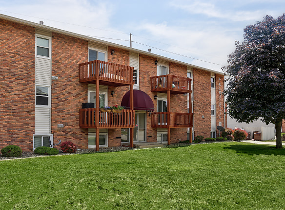 Clobertin Ct Apartments - Bloomington, IL