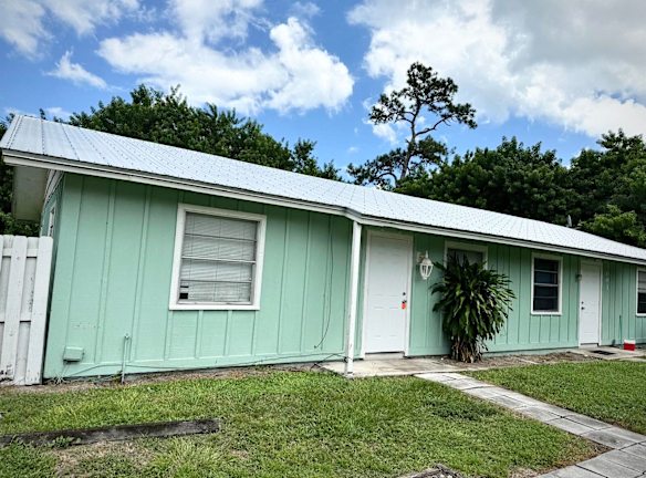 2993 SE Camino Ave - Stuart, FL