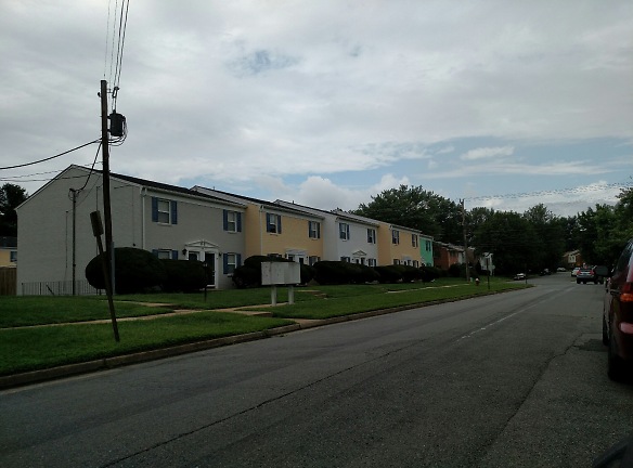Page Brooke Village Townhouses Apartments - Leesburg, VA