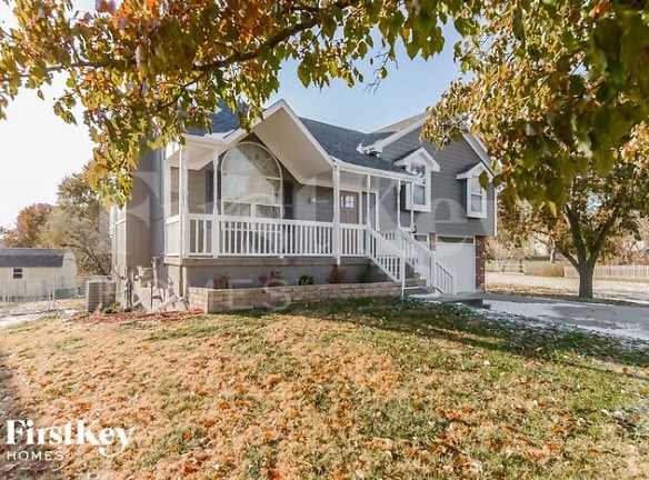 700 Canter St - Raymore, MO