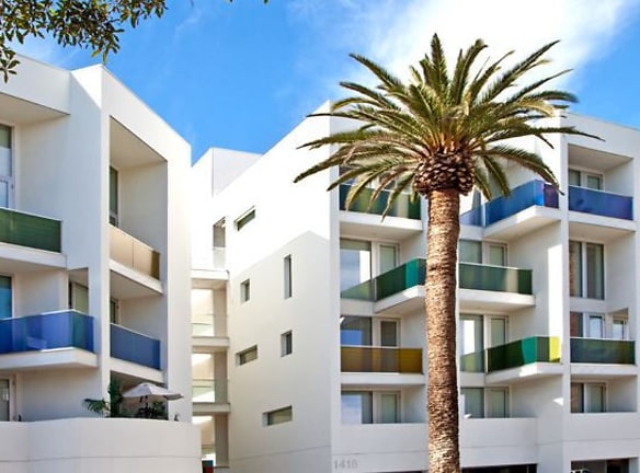 Living At Santa Monica Apartments - Santa Monica, CA