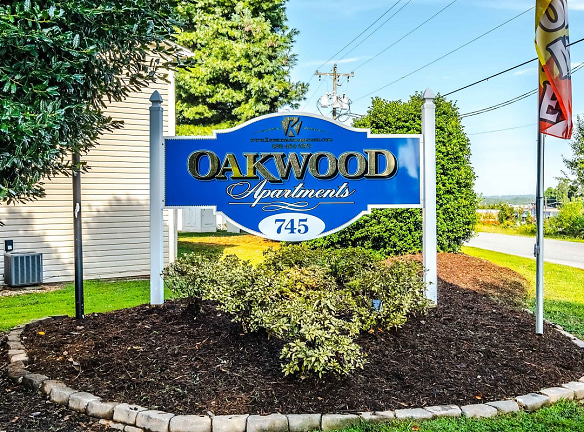 Oakwood Apartments - Newton, NC